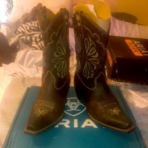 Ariat womens boots brand new 7B
